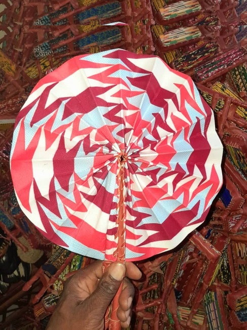 Éventail en Tissu Wax à Motifs africain avec Manche en Cuir