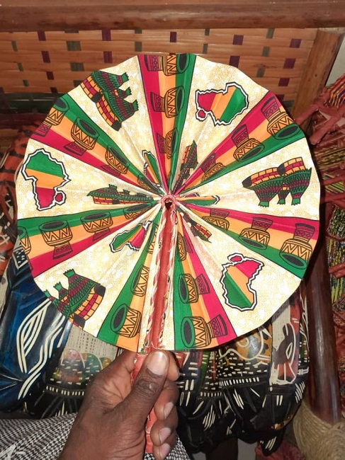 Éventail en Tissu Wax à Motifs africain avec Manche en Cuir