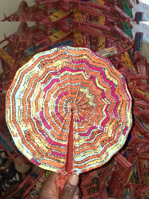 Éventail en Tissu Wax à Motifs africain avec Manche en Cuir