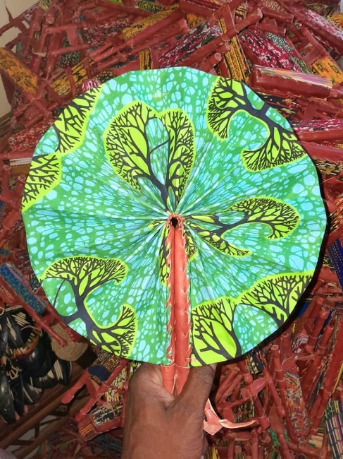 Éventail en Tissu Wax à Motifs africain avec Manche en Cuir