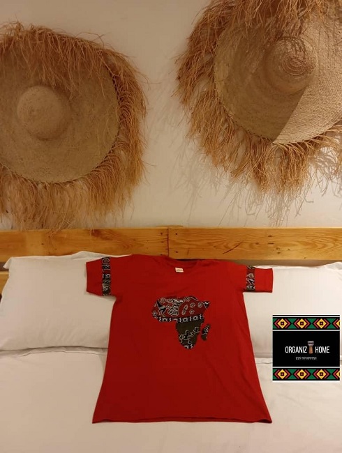 T-shirt rouge customisé avec tissu wax