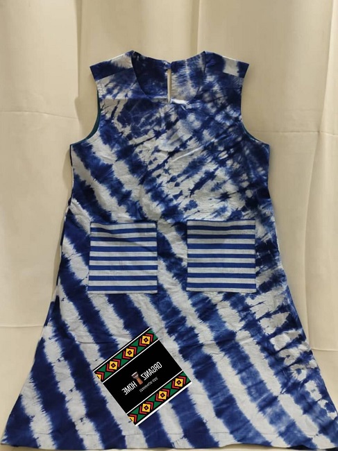 Robe à motif en batik sans manches