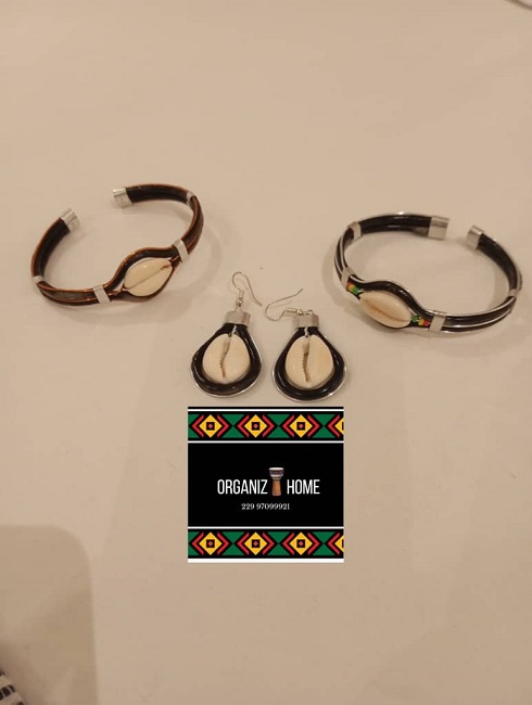Ensemble Bracelet Boucle d'oreille semi-rigide avec cauri