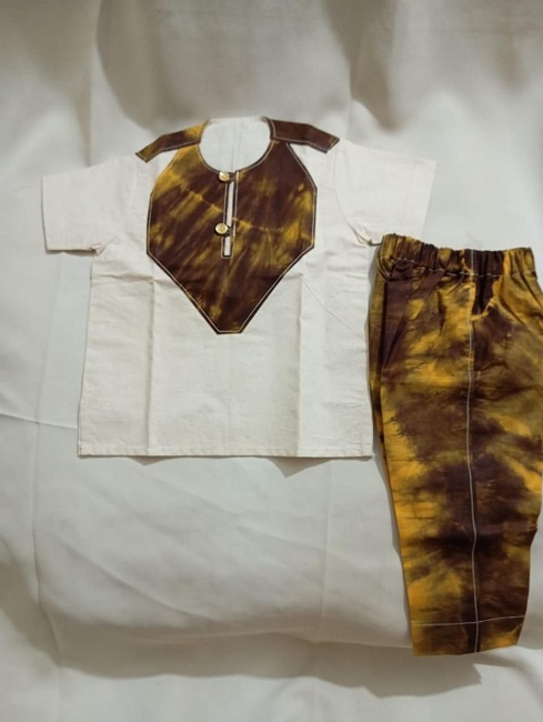 Tenue à imprimé africain pour garçon