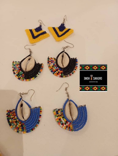 Boucles d'oreilles en perles orné de cauris