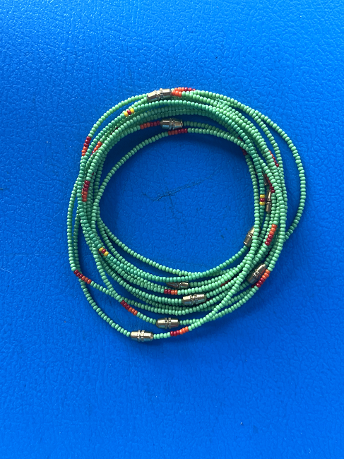 Bracelet africain en petites perles