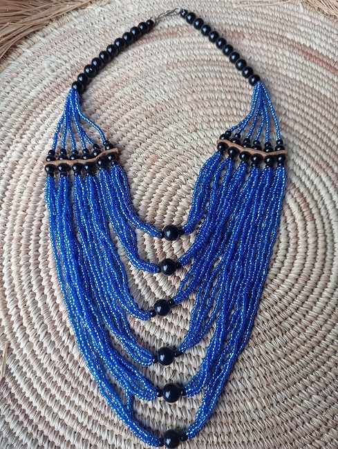 Collier de perles bleu noir pour femme