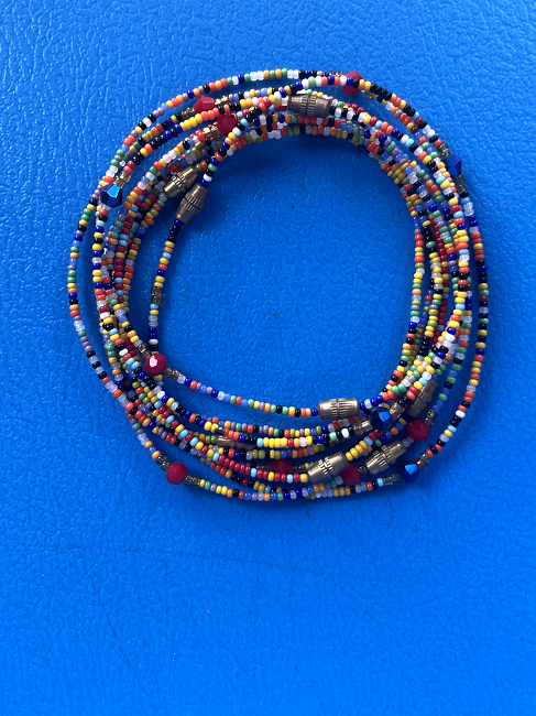 Bracelet africain multicolore en petites perles