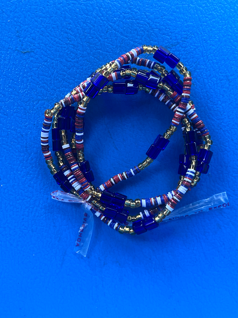 Bracelet en perles de verre recyclées peintes