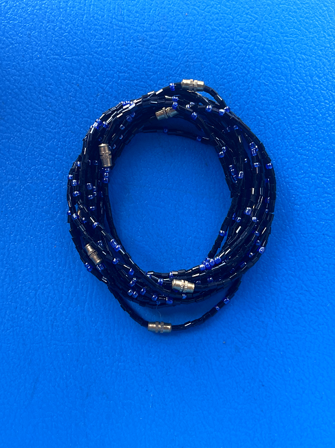 Bracelet en perles de verre recyclées peintes