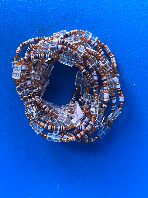 Bracelet en perles de verre recyclées peintes