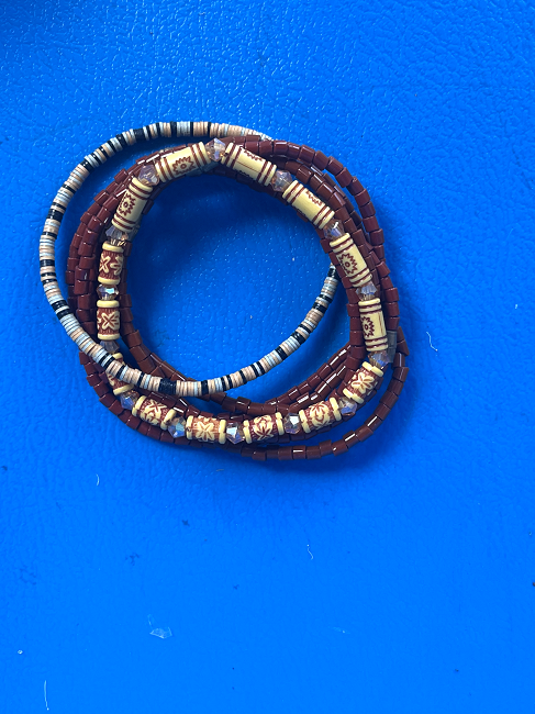 Bracelet africain en petites perles