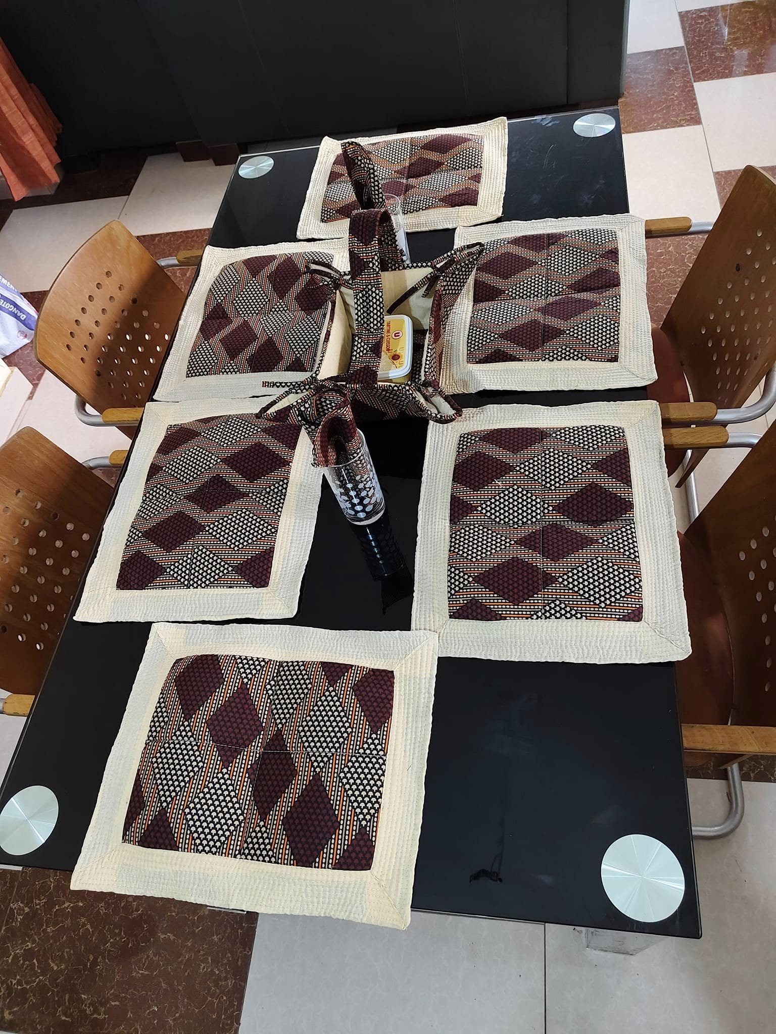 Set de Table + Serviettes + Corbeilles à Pain