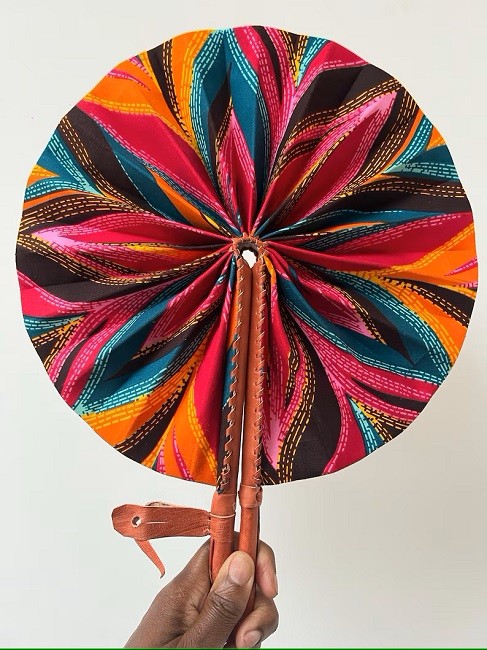 Éventail en Tissu Wax à Motifs africain avec Manche en Cuir