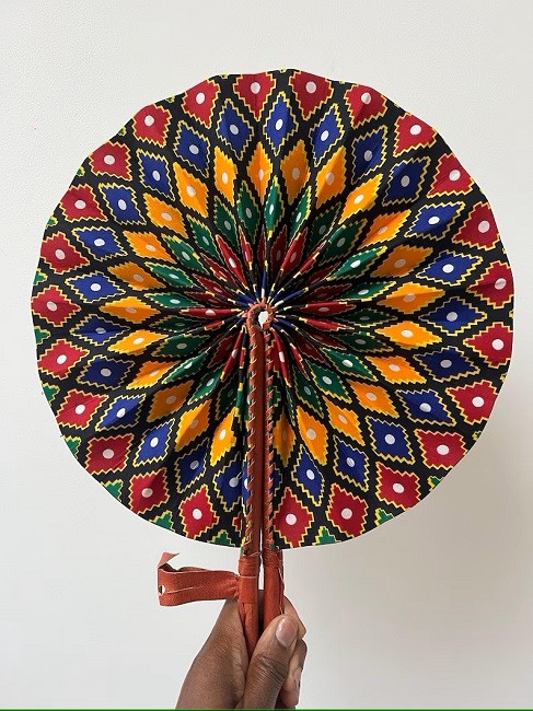 Éventail en Tissu Wax à Motifs africain avec Manche en Cuir