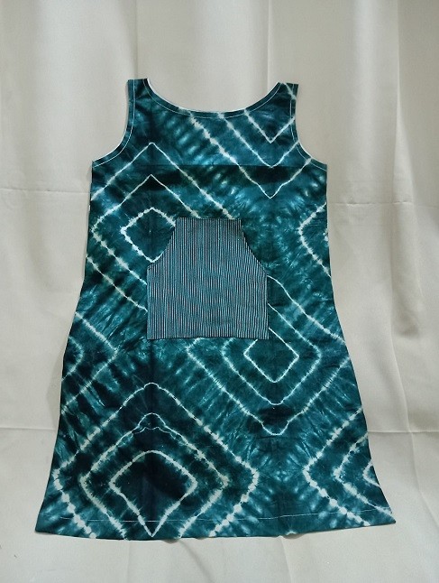 Robe à motif en batik sans manches
